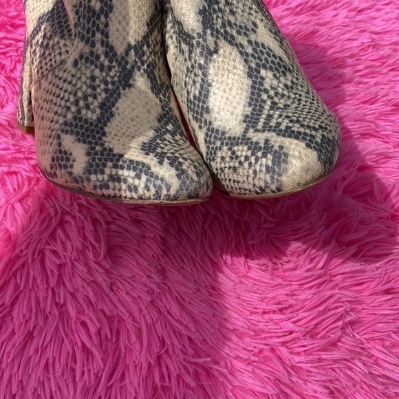 Snakeskin pattern ankle boots with chunk heels and inner zipper size 9 - Picture 6 of 12